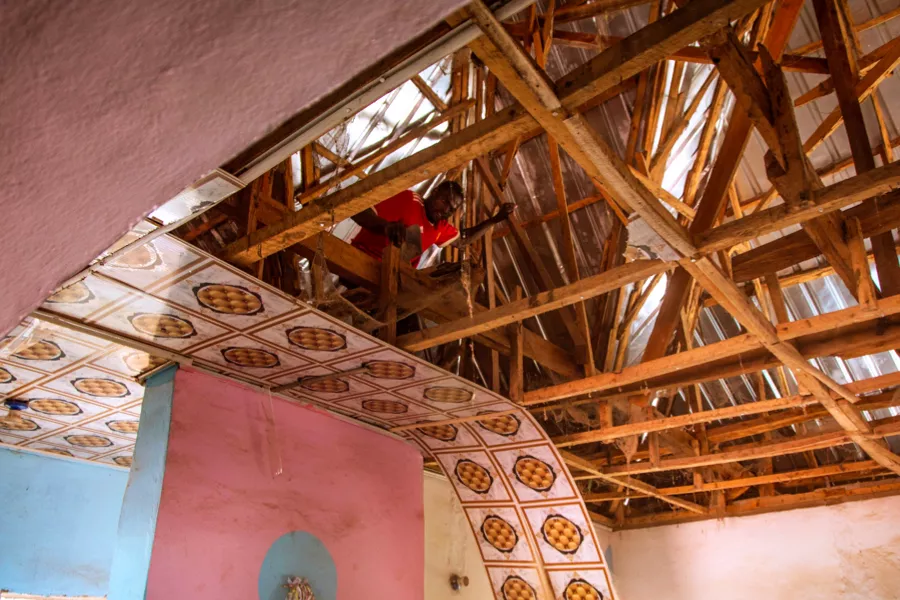 roof construction for safe shelter for children